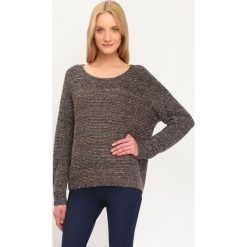 Sweter długi rękaw damski. Pomarańczowe swetry damskie Top Secret, na zimę, bez wzorów, ze splotem, z długim rękawem, długie, bez kaptura. W wyprzedaży za 59,99 zł.
