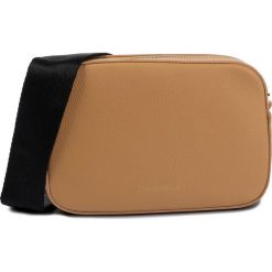 Torebka COCCINELLE - EV3 Mini Bag E5 EV3 55 I1 07 Camel W46. Pomarańczowe listonoszki damskie Coccinelle, bez wzorów, ze skóry, klasyczne, bez dodatków. Za 849,00 zł.