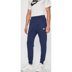 Nike Sportswear - Spodnie. Niebieskie spodnie męskie Nike Sportswear, na co dzień, xl, bez wzorów, z bawełny. W wyprzedaży za 139,90 zł.