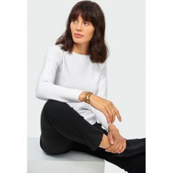Sweter o luźnym kroju z miękkiej dzianiny. Swetry damskie Greenpoint, bez wzorów, z poliesteru, bez rękawów, bez kaptura. Za 129,99 zł.