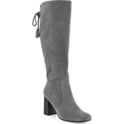 Buty damskie. Czarne kozaki damskie Wittchen, na co dzień, ze skóry, na wysokim obcasie, bez zapięcia. W wyprzedaży za 299,90 zł.