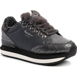 Sneakersy PEPE JEANS - Zion Fur PLS30905 Admiral 592. Szare półbuty damskie Pepe Jeans, na co dzień, bez wzorów, z jeansu, bez obcasa, na płaskiej podeszwie, bez zapięcia. W wyprzedaży za 259,00 zł.