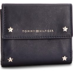Portfele damskie: Mały Portfel Damski TOMMY HILFIGER – Star Studded Leather Sm Flap Wallet AW0AW04891 413