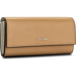 Portfele damskie: Duży Portfel Damski CALVIN KLEIN BLACK LABEL – Compact Large Trifol K60K604009 230