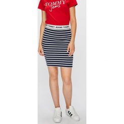 Tommy Jeans - Spódnica. Niebieskie spódniczki damskie dzianinowe marki Tommy Jeans, s, z podwyższonym stanem, midi. W wyprzedaży za 179,90 zł.