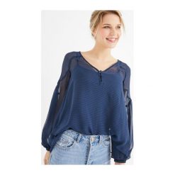 Bluzka damska. Bluzki damskie Promod, bez wzorów, z jeansu, eleganckie, z klasycznym kołnierzykiem, z długim rękawem. Za 119,90 zł.