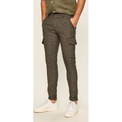 Tailored & Originals - Spodnie. Szare spodnie męskie Tailored & Originals, bez wzorów, z elastanu. W wyprzedaży za 199,90 zł.