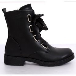 Workery sznurowane tasiemką czarne 11606-97 Black. Czarne botki damskie ButyModne, ze skóry, bez obcasa, na sznurówki. W wyprzedaży za 98,84 zł.