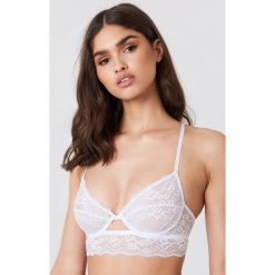 Biustonosze koronkowe: NA-KD Lingerie Koronkowy biustonosz z wycięciem – White
