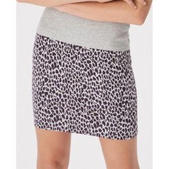 Spódnica z leopardzim wzorem - Fioletowy. Fioletowe spódniczki damskie Sinsay, s, bez wzorów. Za 29,99 zł.