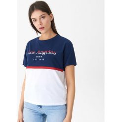 T-shirt z nadrukiem Los Angeles - Wielobarwn. Szare t-shirty damskie marki House, s, z nadrukiem, bez kołnierzyka. Za 39,99 zł.