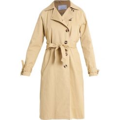 Lost Ink TIE BACK TRENCH Prochowiec beige. Brązowe płaszcze damskie marki Lost Ink, bez wzorów, z bawełny. Za 349,00 zł.