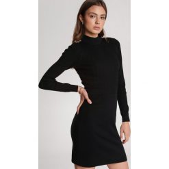 Czarna Sukienka Nerisa. Czarne sukienki damskie Renee, s, bez wzorów, bez kołnierzyka, bez rękawów, mini. Za 149,99 zł.