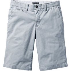 Bermudy chino w delikatny deseń Slim Fit bonprix srebrnoszary z nadrukiem. Szare bermudy męskie bonprix, z nadrukiem. Za 49,99 zł.
