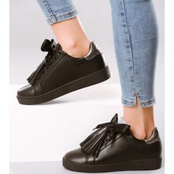 Czarne Buty Sportowe Plaything. Czarne buty sportowe damskie Born2be, bez wzorów, z satyny, sportowe. Za 89,99 zł.