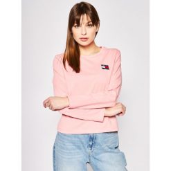 Bluzka Tommy Jeans Tjw Badge DW0DW07433. Białe bluzki damskie Tommy Jeans, xs, bez wzorów, z bawełny, bez kołnierzyka, bez rękawów. W wyprzedaży za 149,00 zł.