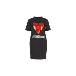 Sukienki krótkie Love Moschino GONNA. Sukienki małe czarne marki Love Moschino, z krótkim rękawem. Za 615,20 zł.