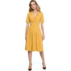 Żółta Elegancka Sukienka z Kopertowym Kołnierzem. Żółte sukienki damskie Molly.pl, s, bez wzorów, eleganckie, z wykładanym kołnierzem, z krótkim rękawem, krótkie, mini, dopasowane. Za 135,90 zł.