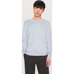 Swetry klasyczne męskie: Sweter z dekoltem v-neck – Niebieski
