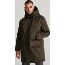 Ocieplana kurtka z kapturem - Khaki. Brązowe kurtki męskie Reserved, s, bez wzorów, z kapturem. Za 399,99 zł.