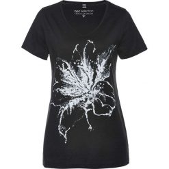 Shirt, krótki rękaw bonprix czarny z nadrukiem. Czarne koszulki damskie bonprix, z nadrukiem, z dekoltem w serek, z krótkim rękawem. Za 37,99 zł.