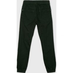 Blukids - Spodnie dziecięce 140-170 cm. Czarne spodnie chłopięce Blukids, bez wzorów, z elastanu, casualowe. W wyprzedaży za 49,90 zł.