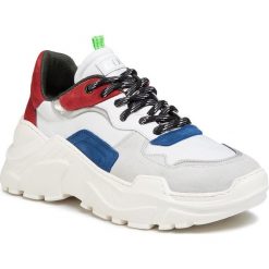 Sneakersy GOE - FF1N3033 White/Red. Białe sneakersy męskie GOE, bez wzorów, ze skóry, bez zapięcia. W wyprzedaży za 379,00 zł.