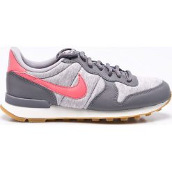 Nike Sportswear - Buty Internationalist. Szare buty sportowe damskie Nike Sportswear, bez wzorów, ze skóry, sportowe. W wyprzedaży za 179,90 zł.