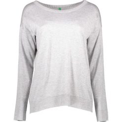 Sweter w kolorze szarym. Szare bez kategorii Benetton, s, z dzianiny, z okrągłym kołnierzem. W wyprzedaży za 54,95 zł.