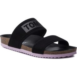 Klapki TOMMY JEANS - Technical Mesh Sling Back Sandal EN0EN00592 Black 990. Czarne klapki damskie Tommy Jeans, bez wzorów, z jeansu, bez obcasa. W wyprzedaży za 209,00 zł.