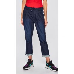 Pepe Jeans - Spodnie Donna. Niebieskie spodnie damskie marki Pepe Jeans, bez wzorów, z elastanu, casualowe. Za 399,90 zł.