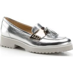 Buty damskie. Szare półbuty damskie Wittchen, bez wzorów, ze skóry, na wysokim obcasie, bez zapięcia. W wyprzedaży za 489,90 zł.