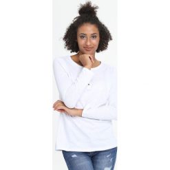 Biała Bluzka Craze. Białe bluzki damskie Born2be, xl, bez wzorów, z okrągłym kołnierzem, z długim rękawem. Za 29,99 zł.
