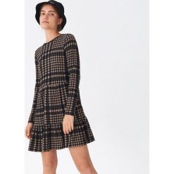 Dzianinowa sukienka - Wielobarwny. Szare sukienki damskie House, s, bez wzorów, z dzianiny, bez kołnierzyka, bez rękawów. Za 79,99 zł.