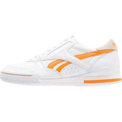 Reebok Classic PHASE 1 PRO DL Tenisówki i Trampki white/bright orange. Białe trampki męskie Reebok Classic, ze skóry. W wyprzedaży za 390,15 zł.