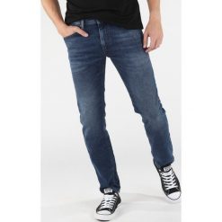 Diesel Thommer Dżinsy Niebieski. Niebieskie jeansy męskie Diesel, bez wzorów. Za 654,95 zł.