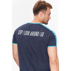 T-SHIRT MĘSKI Z KONTRASTOWYMI PASKAMI. Niebieskie t-shirty męskie Top Secret, xl, w paski, z kontrastowym kołnierzykiem, krótkie. W wyprzedaży za 19,99 zł.