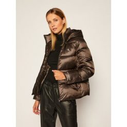 Kurtka puchowa Calvin Klein Jeans J20J214470. Pomarańczowe kurtki damskie Calvin Klein Jeans, l, bez wzorów, z jeansu, bez kaptura. Za 849,00 zł.