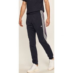 Adidas Originals - Spodnie. Niebieskie spodnie męskie adidas Originals, na co dzień, xl, z aplikacjami, z bawełny. Za 249,90 zł.
