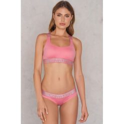 Calvin Klein Elastyczne majtki Customized - Pink. Różowe majtki damskie marki Calvin Klein, z elastanu. Za 108,95 zł.