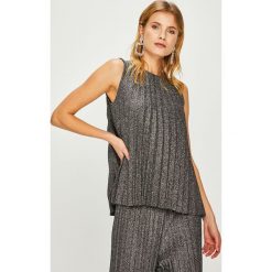 Answear - Top Night Fever. Szare topy damskie marki ANSWEAR, uniwersalny, z elastanu, z okrągłym kołnierzem. W wyprzedaży za 49,90 zł.