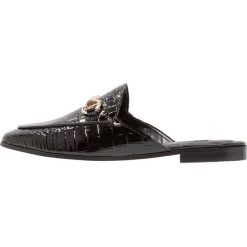 Dune London GENE Klapki black. Czarne klapki damskie marki Dune London, bez wzorów, ze skóry ekologicznej, bez obcasa. Za 419,00 zł.