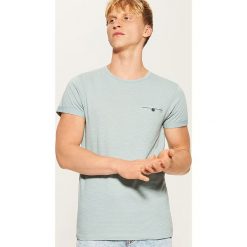 T-shirt w prążki - Zielony. Zielone t-shirty męskie House, l, w prążki. W wyprzedaży za 29,99 zł.