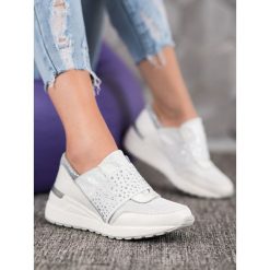 Wsuwane sneakersy z krysztaŁkami vinceza. Sneakersy damskie Vinceza. Za 139,00 zł.