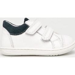 Primigi - Buty dziecięce. Białe trampki chłopięce Primigi, bez wzorów, ze skóry, sportowe, z okrągłym noskiem, bez zapięcia. W wyprzedaży za 139,90 zł.