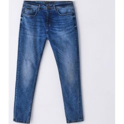 Jeansy carrot -. Jeansy męskie Cropp, bez wzorów. Za 129,99 zł.