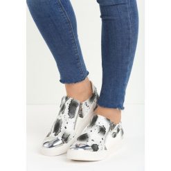 Białe Slip On Minuscule. Białe trampki damskie slip on Born2be, z motywem zwierzęcym. Za 39,99 zł.