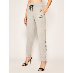 Spodnie dresowe DKNY Sport DP9P2229. Białe spodnie damskie DKNY Sport, s, z bawełny. Za 299,00 zł.