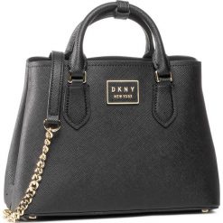 Torebka DKNY - Bianca Md Satchel R02D1I50 Blk/Gold BGD. Czarne torebki klasyczne damskie DKNY, bez wzorów, ze skóry, klasyczne, bez dodatków. Za 1249,00 zł.