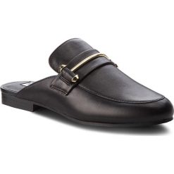 Klapki STEVE MADDEN - Kera Flat SM11000029 Black Leather. Czarne klapki damskie Steve Madden, z aplikacjami, ze skóry ekologicznej, bez obcasa, na obcasie. W wyprzedaży za 299,00 zł.